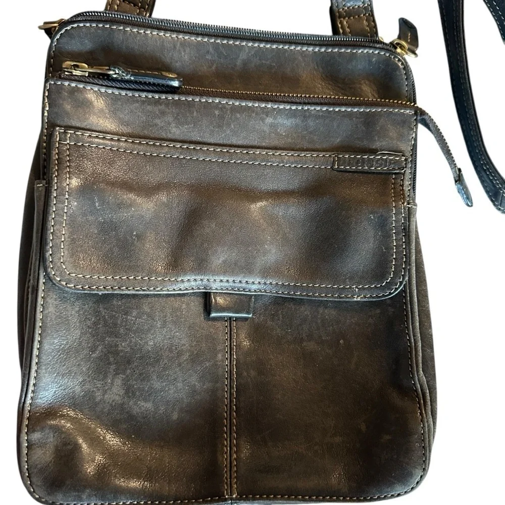 Fossil Black Leather Crossbody Bag with Adjustable Strap